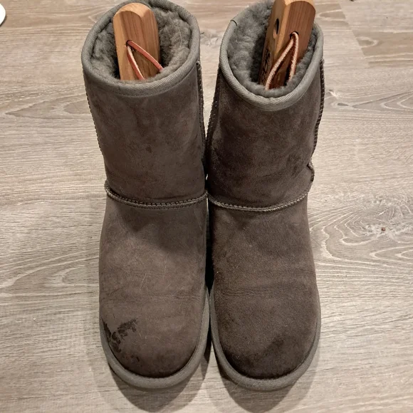 UGG Gray Sheepskin Suede Women's Boots - Picture 5 of 10